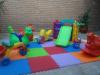 Foto de Plazas blandasjuegos, mesas y sillitas